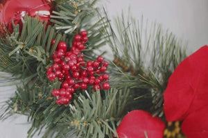 stunning-red-and-gold-christmas-wreath-decoration
