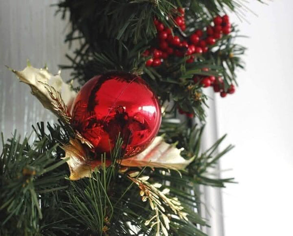stunning-red-and-gold-christmas-wreath-decoration