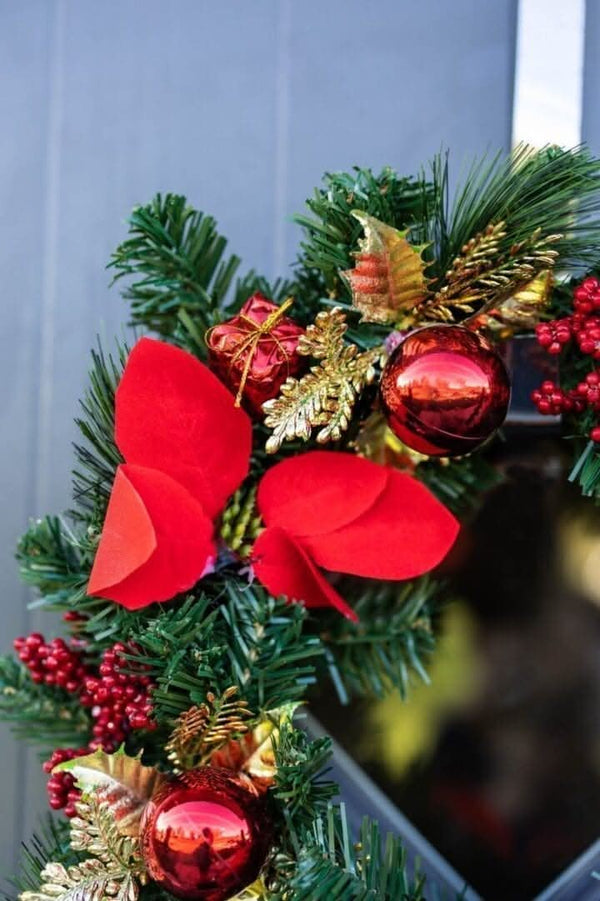 stunning-red-and-gold-christmas-wreath-decoration