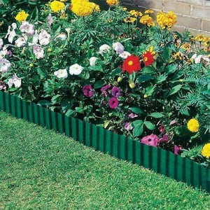 Decorative plastic garden edging for outdoor landscaping