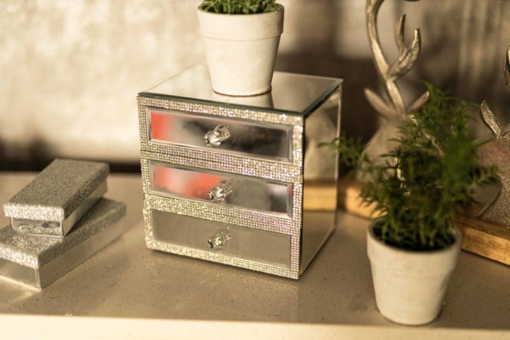 stunning-diamante-mirrored-glass-jewellery-box