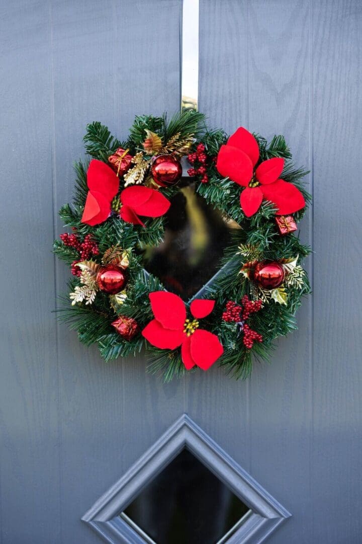 stunning-red-and-gold-christmas-wreath-decoration