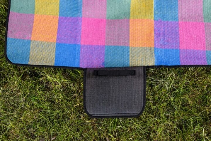waterproof-large-travelling-blanket-multicoloured