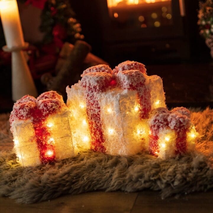 white-and-red-frosted-light-up-gift-boxes-3-piece