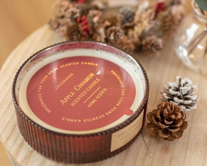 cinnamon-scented-candle-red-embossed-apple