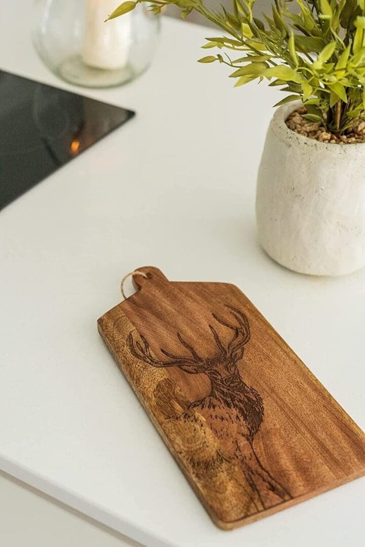 contemporary-stag-design-wooden-cheese-board