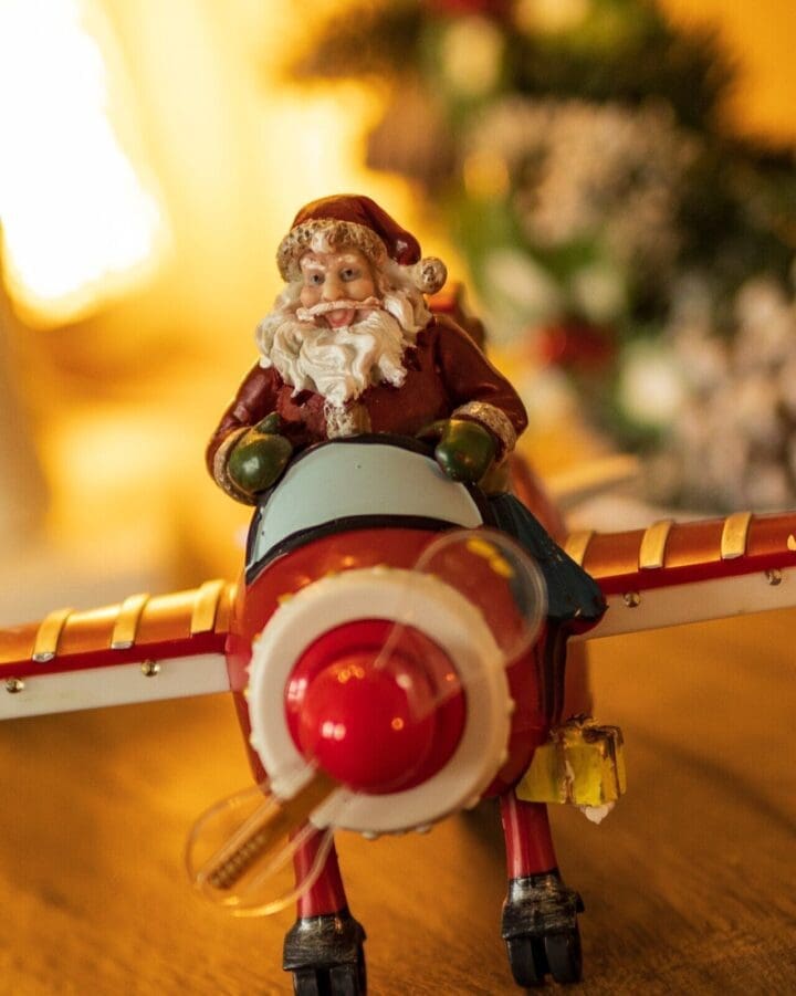 stunning-christmas-led-plane-flying-santa-ornament