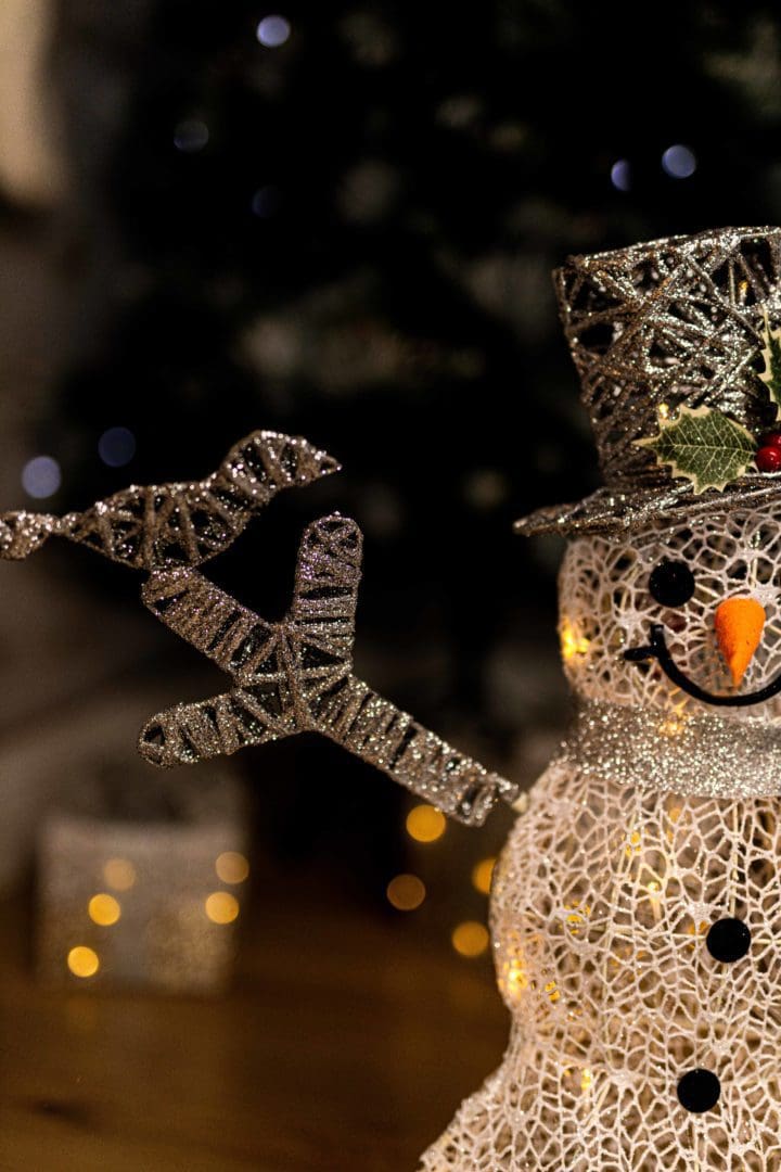 eye-catching-light-up-snowman-decoration-20-led