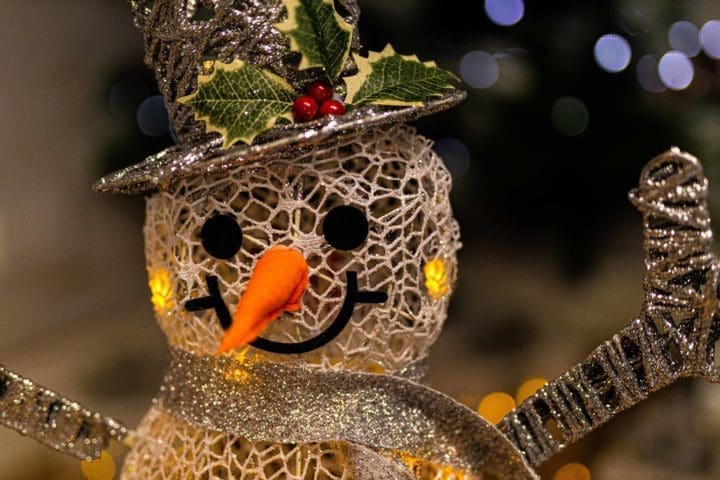 eye-catching-light-up-snowman-decoration-20-led