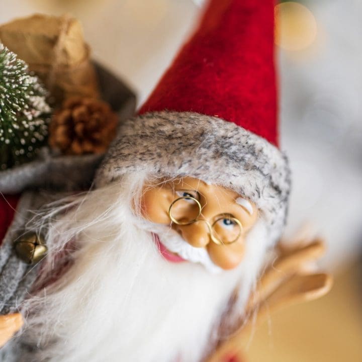 eye-catching-standing-santa-figurine-festive-decor