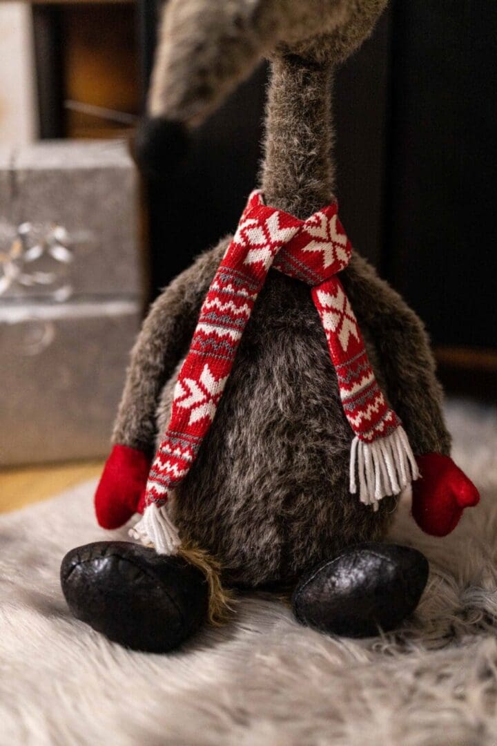 unique-plush-christmas-rat-figurine-decor-louis